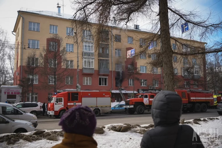 Фото: Пожар в многоквартирном доме в центре Кемерова 22