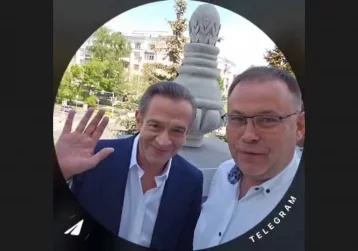 Фото: Владимир Машков прилетел в Новокузнецк на открытие «Куклы в детских руках» 1
