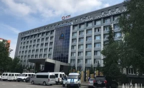 В Кемерове бойцы СОБРа вывели из здания «Кузбассразрезугля» всех сотрудников