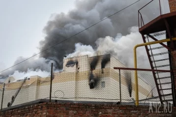 Фото: Возгорание в кемеровской «Зимней вишне» локализовали 1