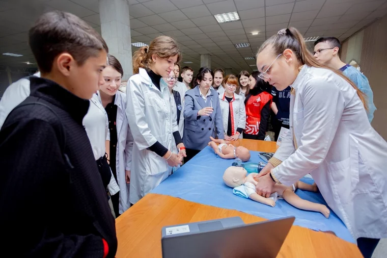 Фото: В Кемеровском медицинском университете стартовал новый сезон уникального и успешного проекта «Медицинские классы в КемГМУ» 11
