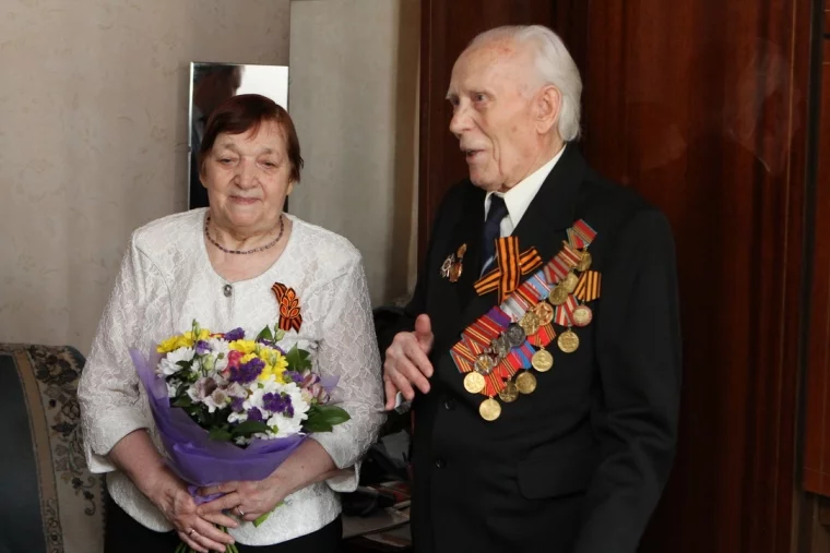 Фото: Глава Кемерова вручил премию и подарки супругам-ветеранам 2