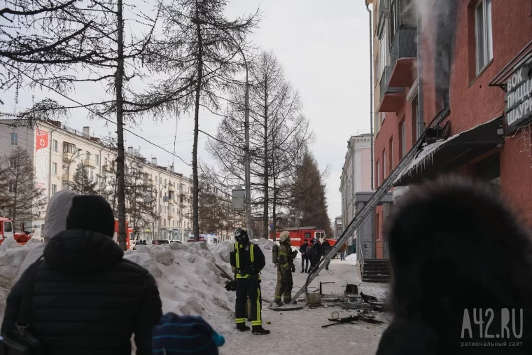 Фото: Пожар в многоквартирном доме в центре Кемерова 23