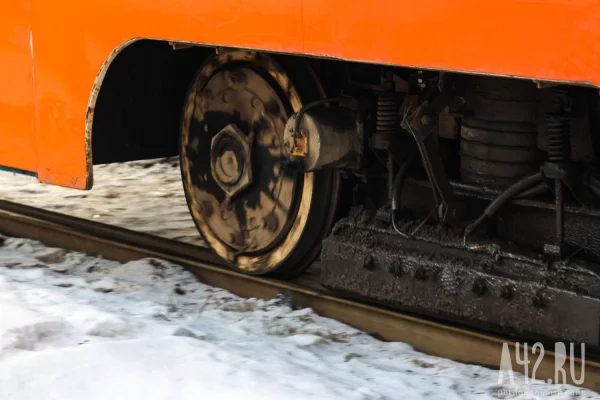 Кемеровчанам объяснили, почему трамваи ходят с перебоями в сильный мороз