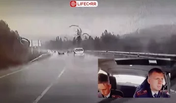 Фото: Опубликовано видео момента ДТП с патрульной машиной в Кузбассе 1