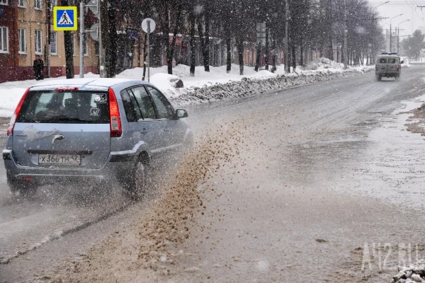 В Новокузнецке проспект Курако затопило кипятком
