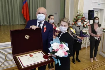 Фото: Губернатор Кузбасса вручил награды медикам за борьбу с коронавирусом 1