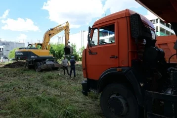 Фото: В Кемерове начали обновлять сквер рядом с ТРЦ «Радуга» 1