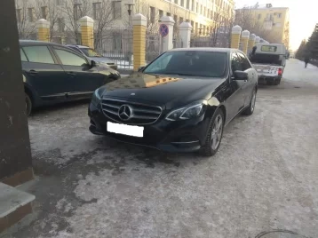 Фото: У жительницы Кузбасса арестовали дорогой Mercedes из-за долга знакомому 1