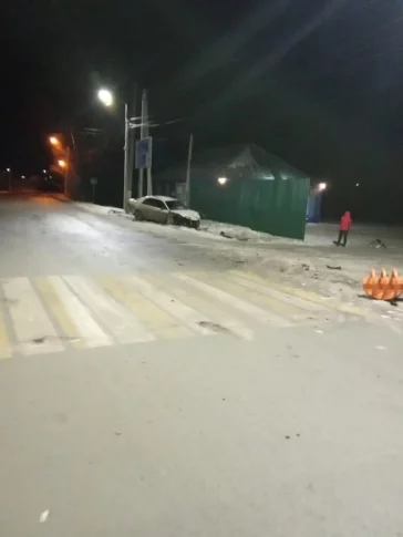 Фото: В Кузбассе водитель иномарки снёс два светофора 3