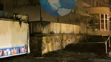 Фото: Ночью в Новокузнецке горело кафе, расположенное на первом этаже жилого дома 3