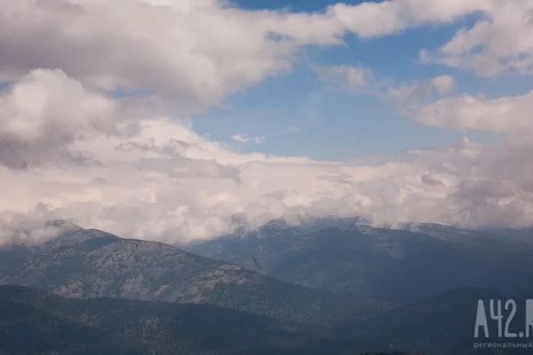 Один из туристов, сорвавшихся с вулкана на Камчатке, погиб