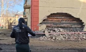 В Гурьевске обрушилась стена жилого дома, возбуждено уголовное дело