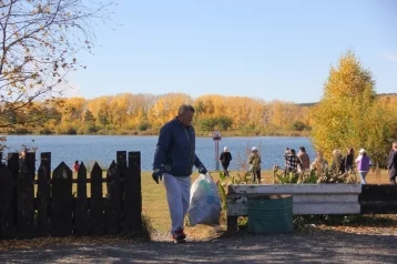 Фото: Кемеровчане собрали 5 тонн мусора рядом с Красным озером и рекой Томь 1