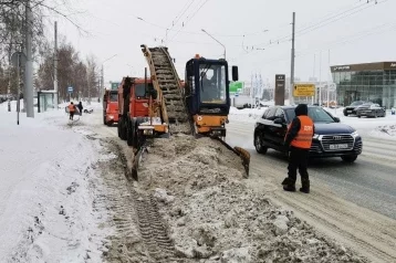 Фото: Мэр Кемерова поручил усилить работу по посыпке дорог, тротуаров и дворовых территорий 1