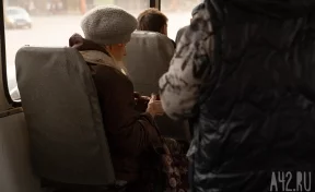 «Все в мокрых штанах»: кемеровчанка пожаловалась на автобус с влажными сидениями