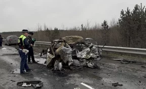 В Свердловской области четверо детей погибли в загоревшейся при ДТП легковушке