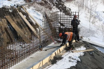 Фото: В Кемерове на стройплощадку путепровода в Пионере привезли детали будущего моста 4