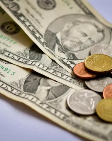 Эксперт объяснила, в каких странах не примут доллары старого образца