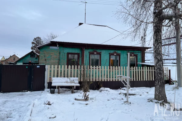 В Белове откачали воду из знаменитого подвала с карпами