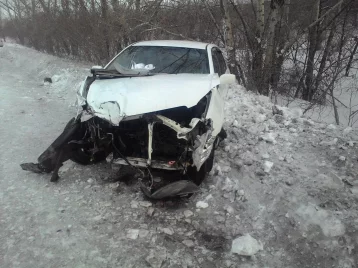 Фото: Три человека пострадали в столкновении Lada и Toyota в Кузбассе 1