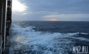В Финляндии из моря на пляжи выбросило неизвестное белое вещество
