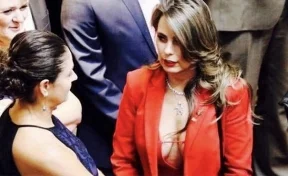 Сексапильный наряд бразильского сенатора на присяге произвёл фурор в Сети