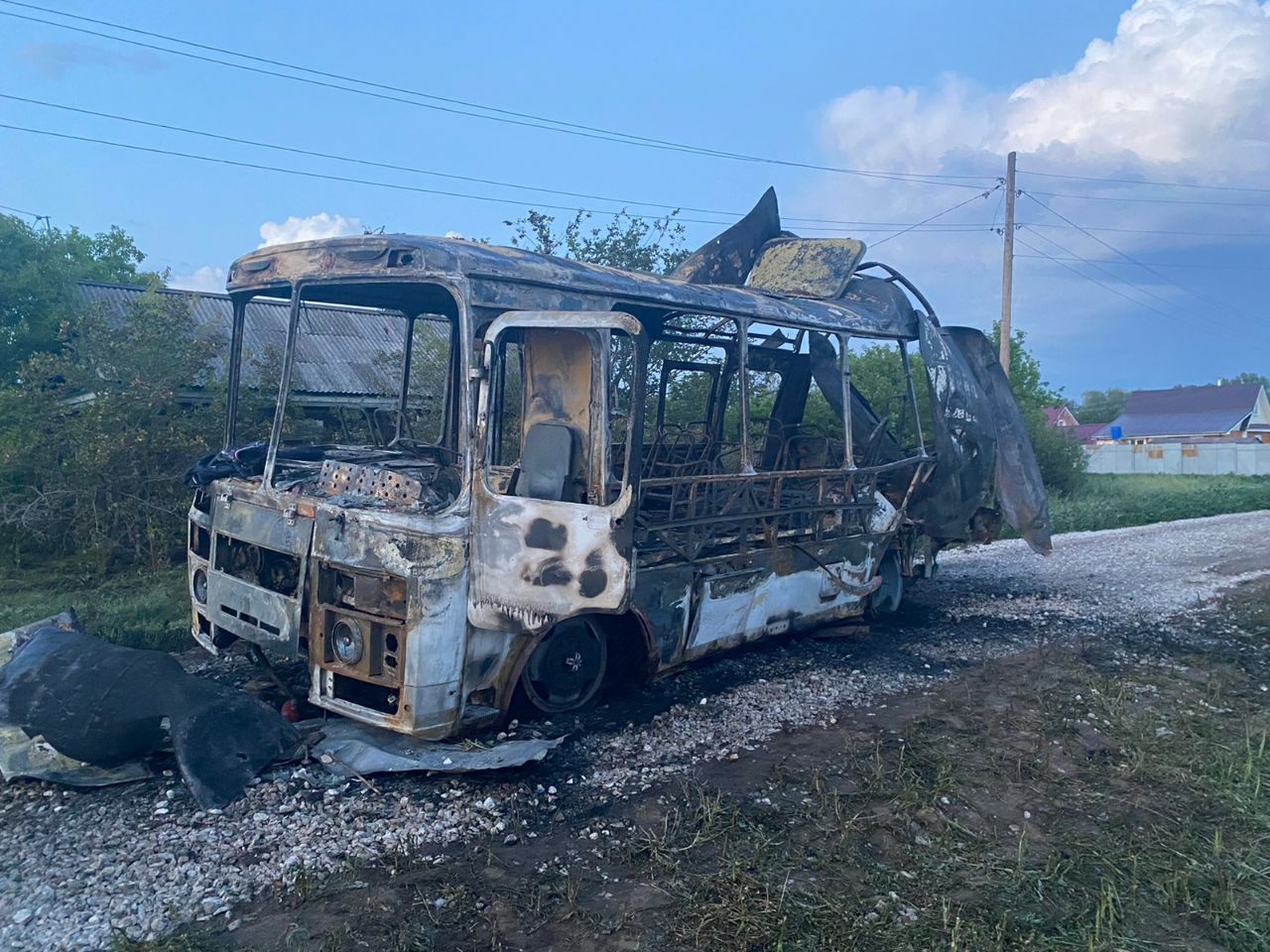 Перевозивший детей автобус сгорел в Самарской области 