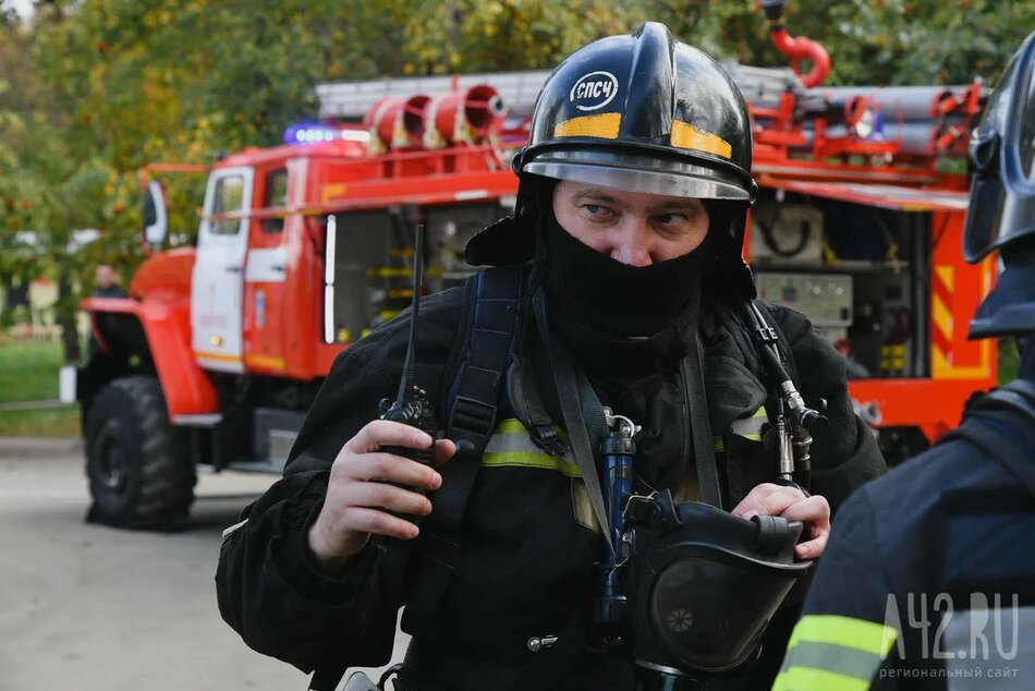 Соцсети: на улице кузбасского города огонь охватил грузовик