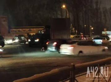 Фото: На проспекте Шахтёров в Кемерове произошло ДТП с грузовиком 4