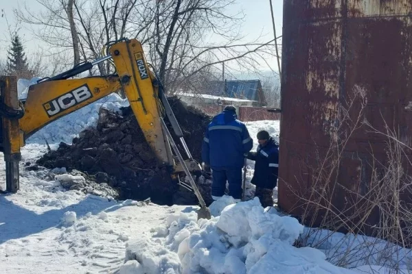 Жители посёлка в Новокузнецком округе остались без воды из-за промёрзшей трубы