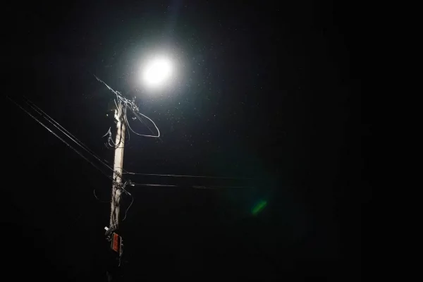 В Кемерове на тёмной улице за неделю провели освещение после жалоб губернатору