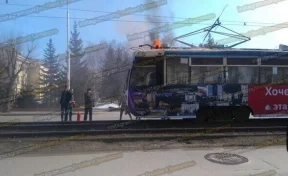 В центре Кемерова загорелся трамвай