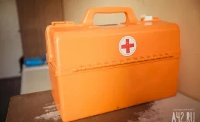 Грязные полы и большие очереди: кемеровчанка пожаловалась на поликлиннику №5