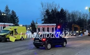 В ГИБДД Кузбасса рассказали подробности ДТП с автомобилем реанимации и экскаватором