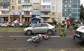 В Кузбассе подросток на мотоцикле врезался в автомобиль