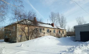 Крыша аварийного дома проломилась в Прокопьевске