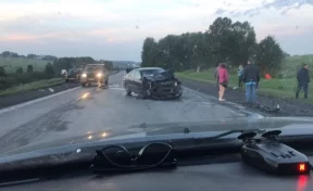 На кузбасской трассе произошло смертельное ДТП с участием ВАЗ и Toyota