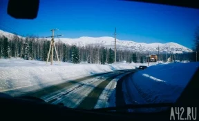 Автобус из Кузбасса до Новосибирска сломался на трассе в мороз