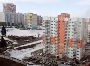 Фото: Утренний пожар в многоэтажке в «Кемерово-Сити» попал на видео 1