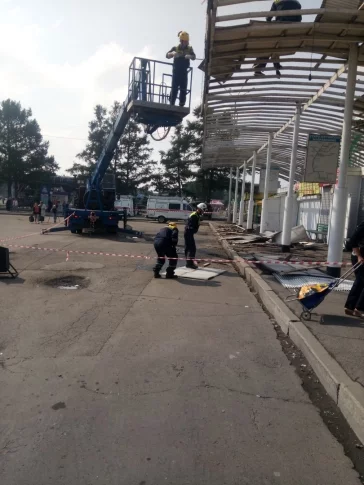 Фото: Кемеровчане обеспокоены разбором навеса на привокзальной площади 2