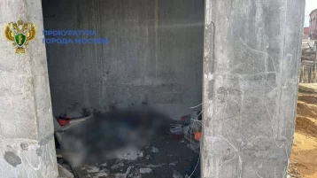 Фото: В Москве погибли двое рабочих, сорвавшиись с высоты во время монтажных работ 1