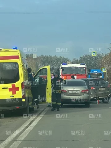 Фото: В Кемерове на выезде из кардиоцентра произошло жёсткое ДТП 3