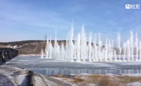 Появилось видео взрыва льда на Томи в Кемерове