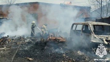 Фото: В Новокузнецке произошёл пожар на базе приёма макулатуры 1