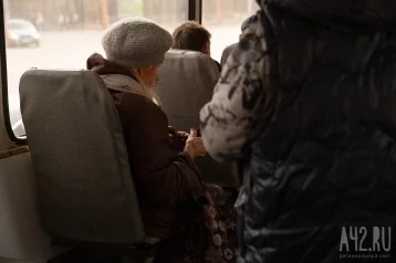 Фото: «Все в мокрых штанах»: кемеровчанка пожаловалась на автобус с влажными сидениями 1