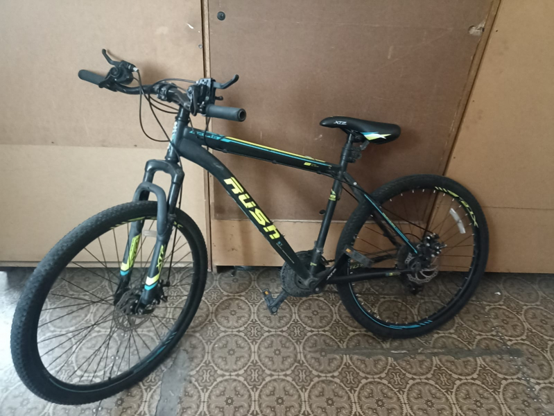 Понадобились деньги: молодой кузбассовец украл велосипед из подъезда многоквартирного дома