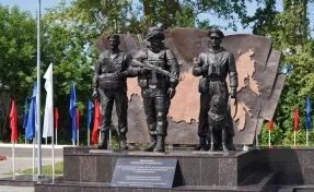 Илья Середюк показал новый памятник защитникам Отечества в Кузбассе