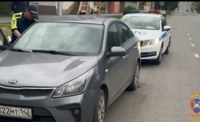 Пьяная женщина села за руль с годовалым ребёнком: её задержали в Кемерове
