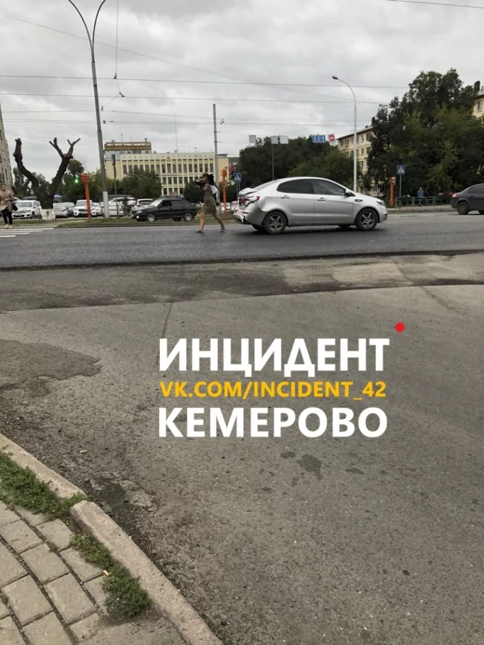 Фото: В Кемерове маршрутка врезалась в иномарку 2